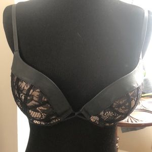 Victoria’s Secret bombshell bra NWT 32A